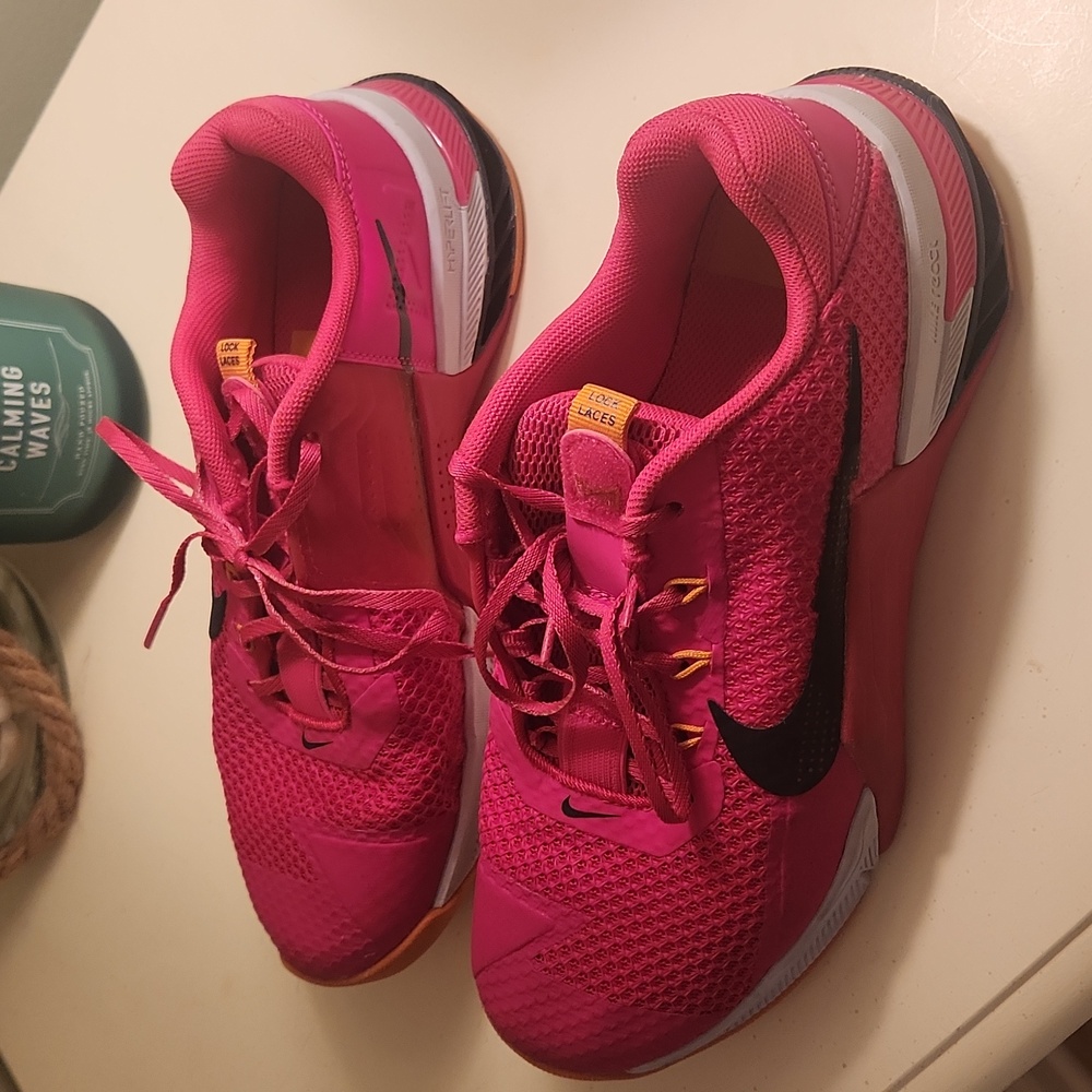 Nike Women's Metcon 7 Pink and Black Athletic CrossFit weightlifting Shoes